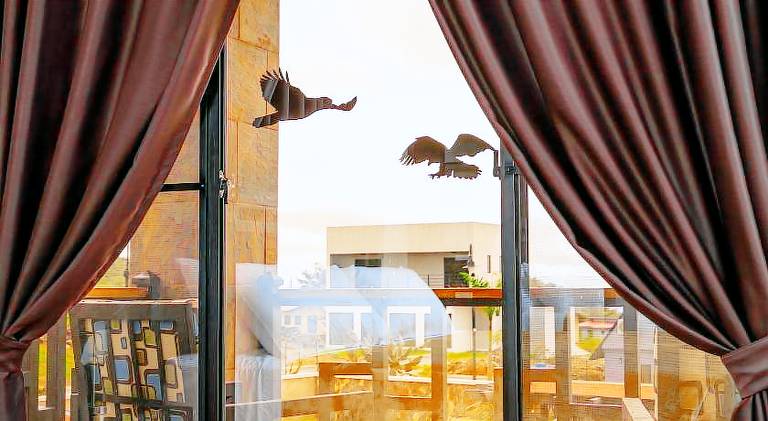 Serviced apartment with yard, jacuzzi & pool — photo 3