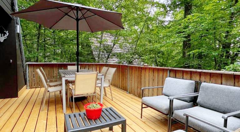 Chalet with pool — photo 5