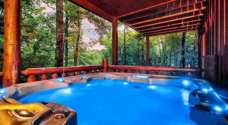 Vacation home with jacuzzi — photo 3
