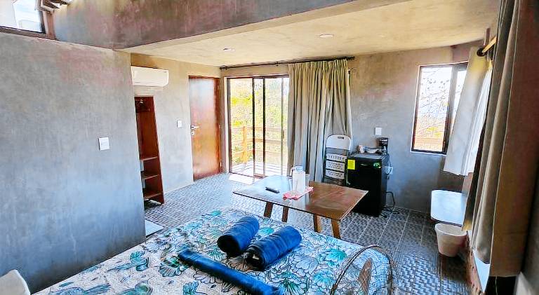 Lodge with patio & garden | Pets allowed — photo 2