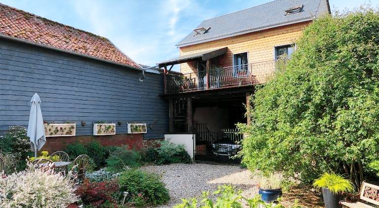 House with 1 room for 5 persons in Beauvais