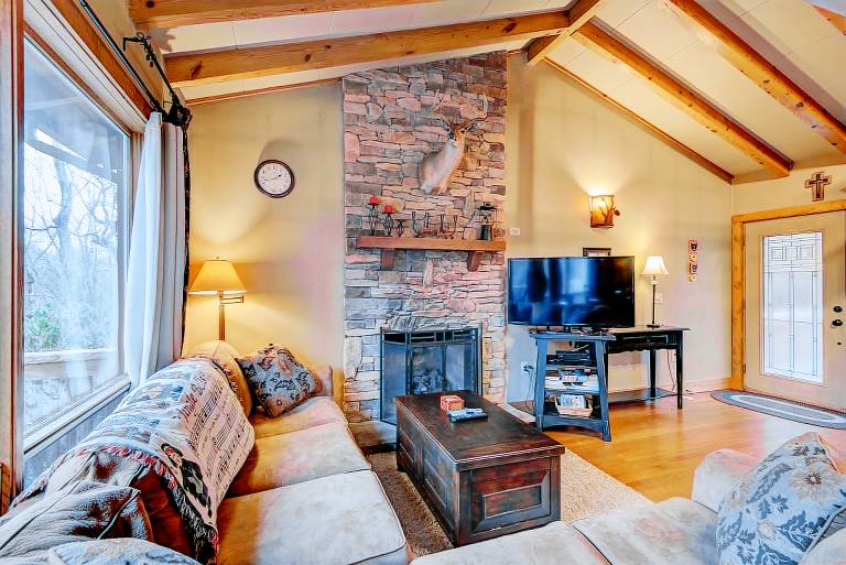 Appalachian Retreat Between Boone Blowing Rock Hot Tub WiFi in Boone, NC