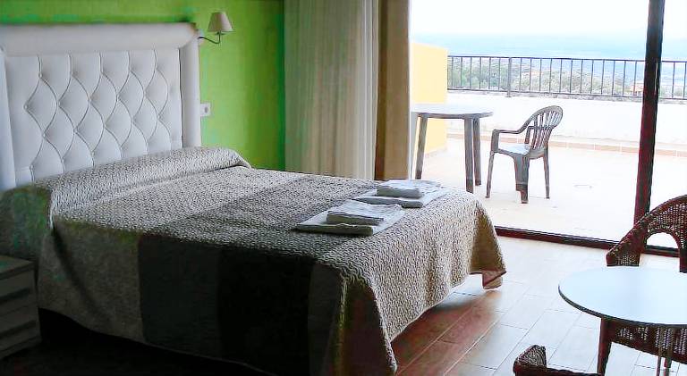 House with BBQ, terrace & pool | Pet-friendly — photo 2