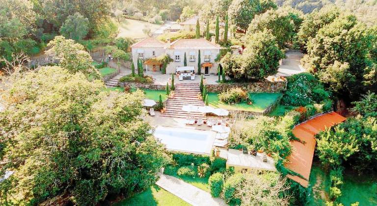 Villa with terrace, barbeque & private pool | Good for workation in Viseu