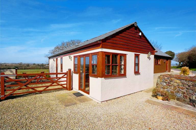 Cottage with garden & terrace — photo 2