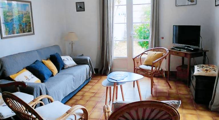 Fully equipped vacation home with terrace, garden & barbeque | Beach nearby | Dogs allowed — photo 2