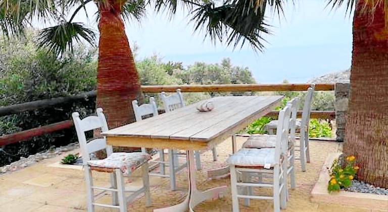 Vacation home with yard, grill & patio in Rethymno