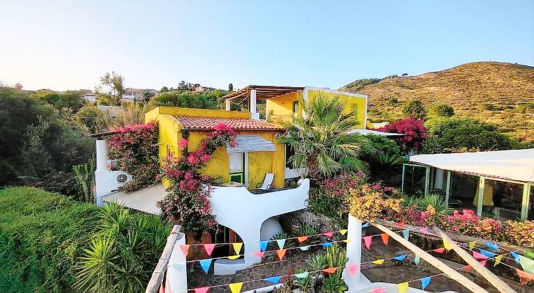 Farm with garden, patio & barbecue in Lipari