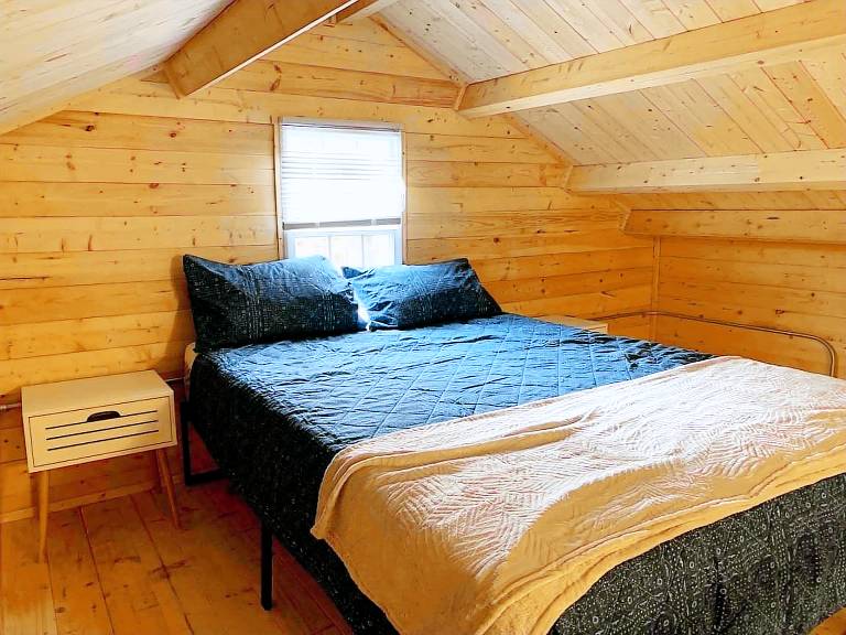 Cozy Lakefront Cabin in Kawartha Lakes, Ontario — photo 4