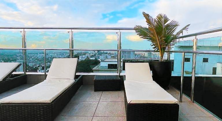 Apartment with pool — photo 4