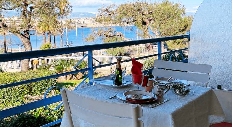 Superior Apartment on first floor with Sea View in Antibes