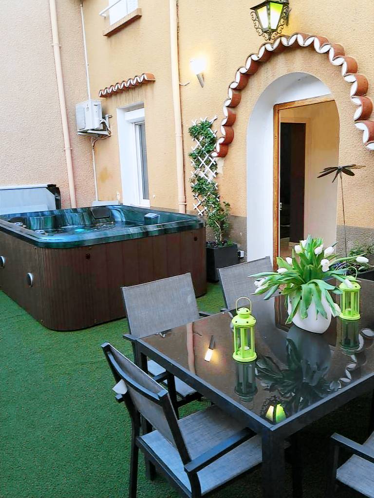 Fully equipped lovely gite with BBQ, terrace & yard | Dogs allowed — photo 3