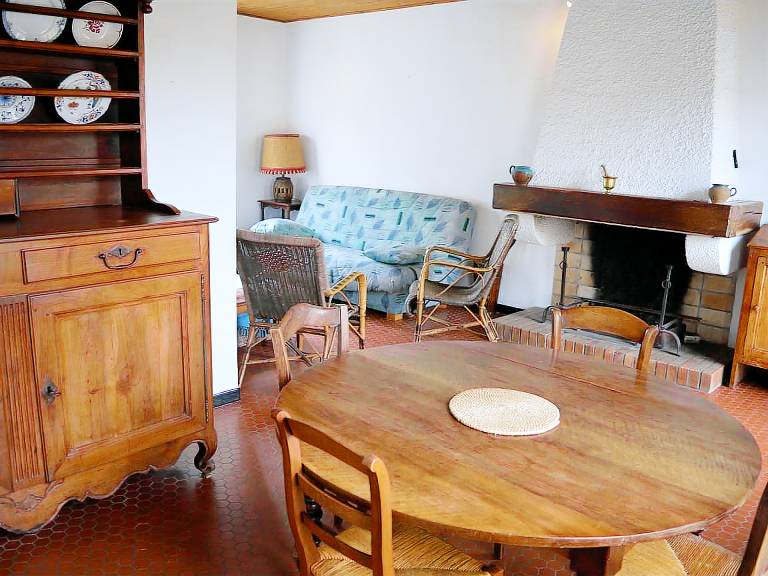 Charming vacation home with yard & barbeque | Close to the beach | Pets allowed — photo 3