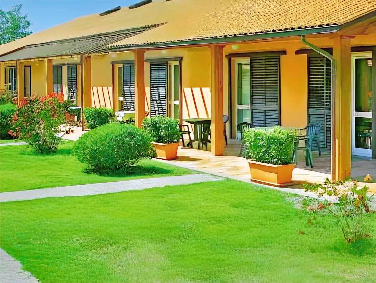 Serviced apartment with jacuzzi, BBQ & garden in Grosseto