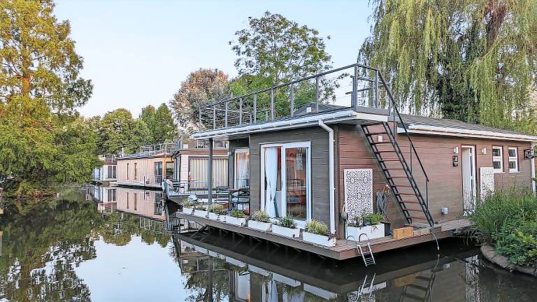 Houseboat Weybridge