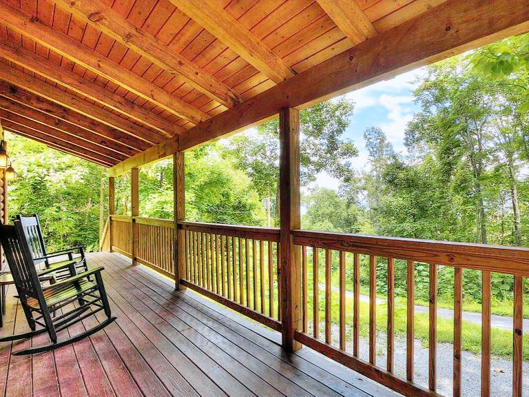Child-friendly cabin with garden, pool & grill | Mountain view | Pets are welcome — photo 2