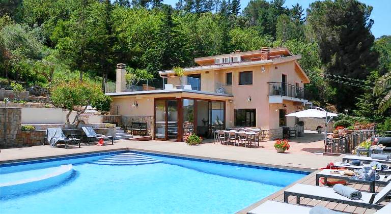 Lodge with terrace, private pool & barbeque in Cefalù