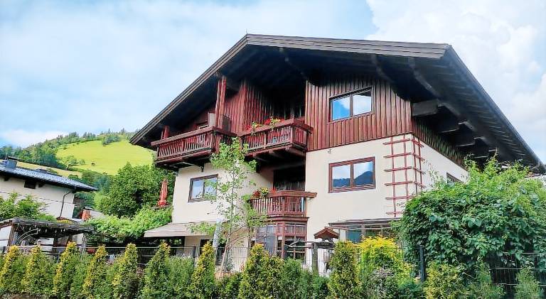 Apartment with garden, BBQ & patio — photo 2