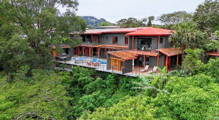 1000 m&sup2; Villa