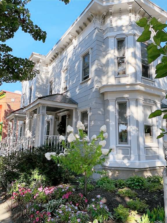 House Saratoga Springs