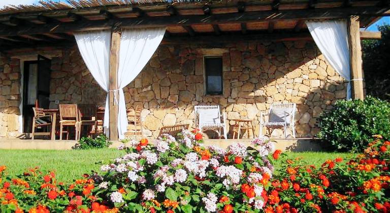 Wonderful vacation home with pool, terrace & yard | Pets are welcome in Arzachena