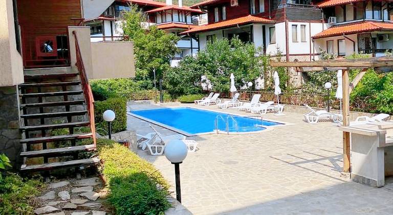 Rental apartment with private pool, patio & grill — photo 4