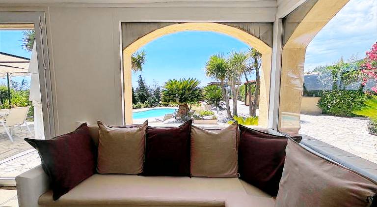 Villa with pool — photo 5