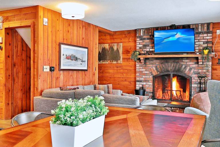 Tanglewood Vista at Killington: Great Group Ski Home Close to Mountain. Hot Tub. — photo 2