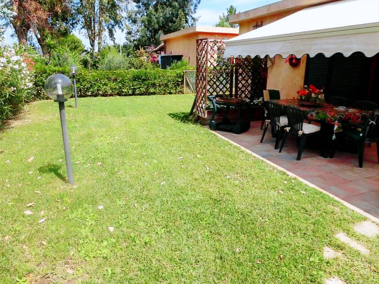 Villa with yard — photo 4