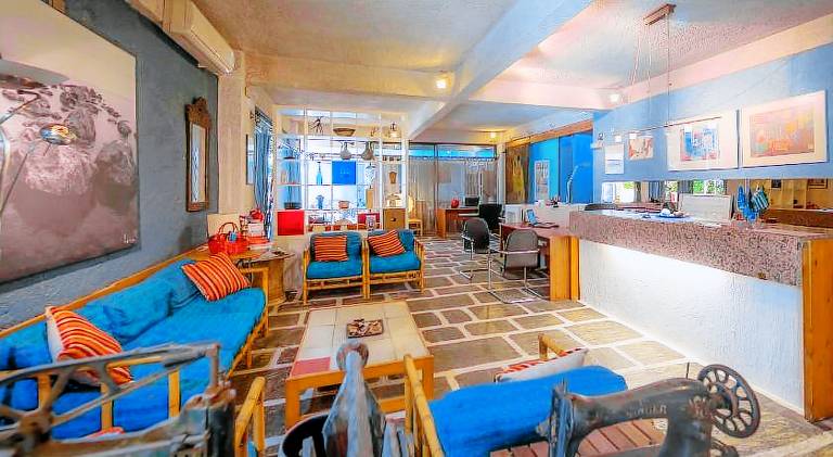 Serviced apartment with BBQ, pool & patio — photo 3