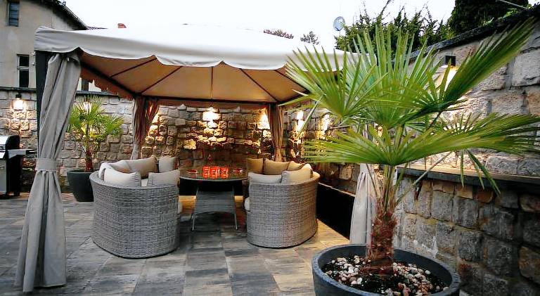 Apartment with patio, barbeque & yard — photo 3