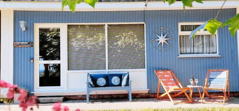 Cottage with garden — photo 2