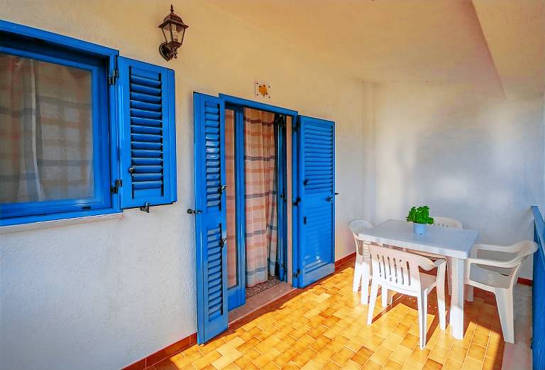Family-friendly villa with barbeque, terrace & yard | Garden view | Next to the beach | Pets are welcome — photo 5