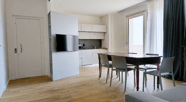 Rental apartment with patio — photo 2