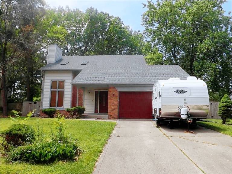 House with terrace & yard in Marion, IN