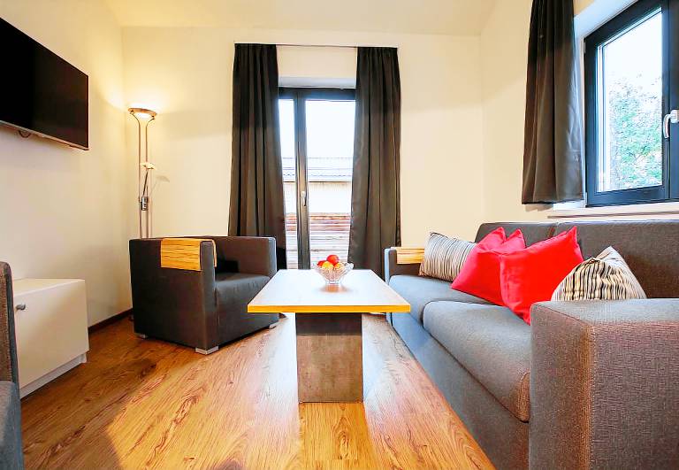 Children-friendly beautiful rental apartment with patio | Mountain view | Close to the ski | Dogs allowed — photo 5