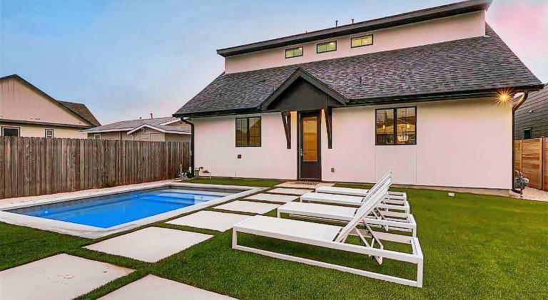Vacation home with pool | Pets allowed in Georgetown