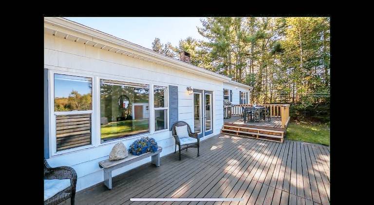 Tantallon Guest Room with Private Beach — photo 3