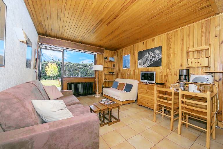 Children-friendly charming studio with heated pool, yard & terrace | Mountain view | Ski nearby | Dogs allowed — photo 4