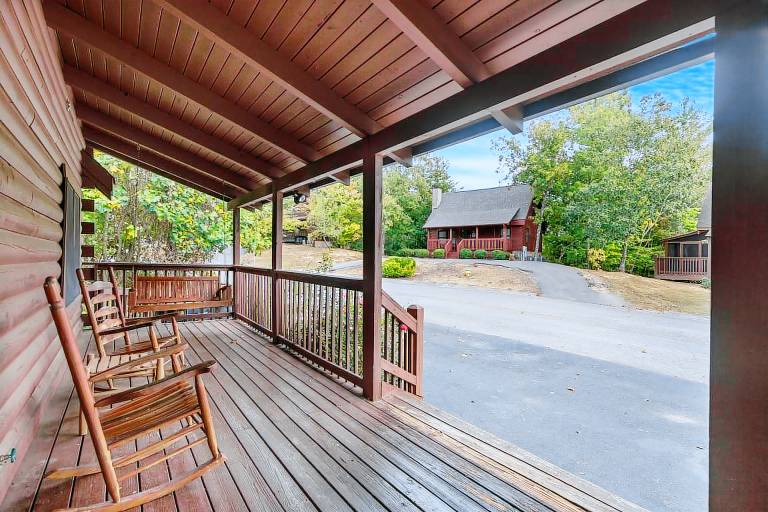 Cabin with barbeque, hot tub & pool | Mountain view — photo 4