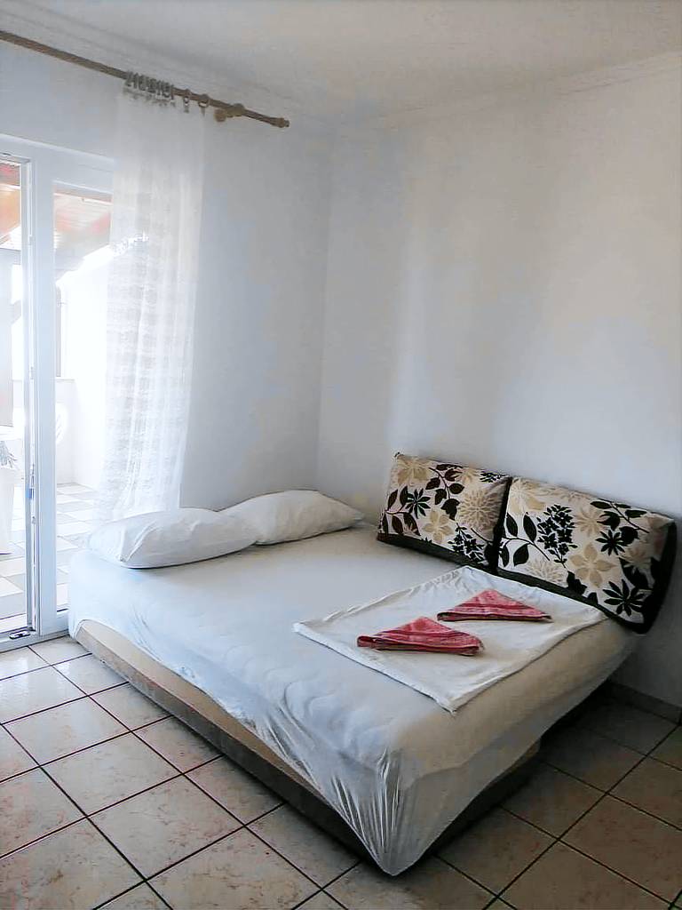 One bedroom apartment near beach Kustići, Pag (A-4129-a) — photo 2