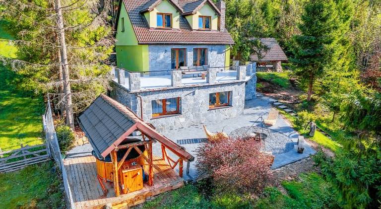 Vacation home with jacuzzi — photo 4