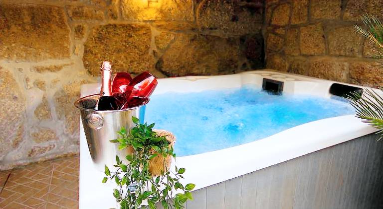 Fully equipped spacious vacation home with terrace, grill & jacuzzi | Good for workation | Dogs allowed — photo 5