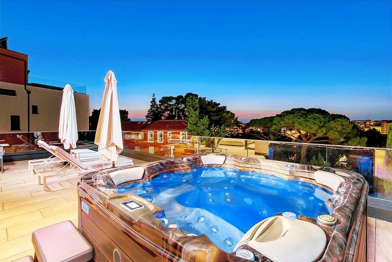Child-friendly villa with patio, garden & hot tub | Sea view | Close to the beach | Good for workation | Pet-friendly — photo 4
