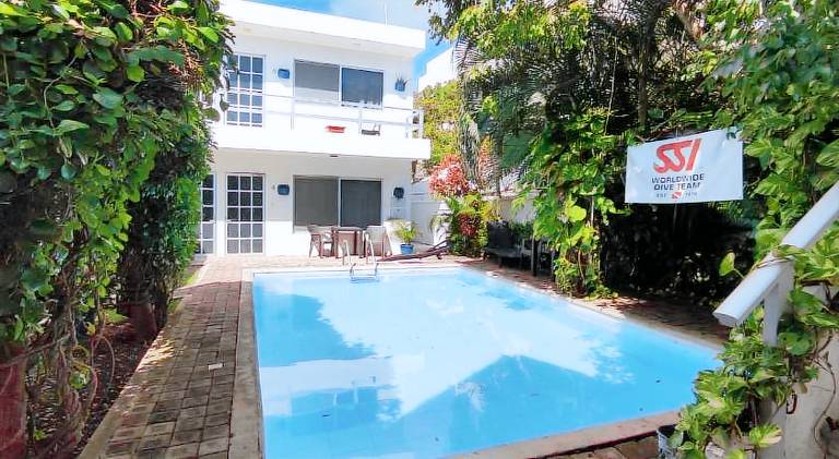 Apartment with patio, pool & garden — photo 4