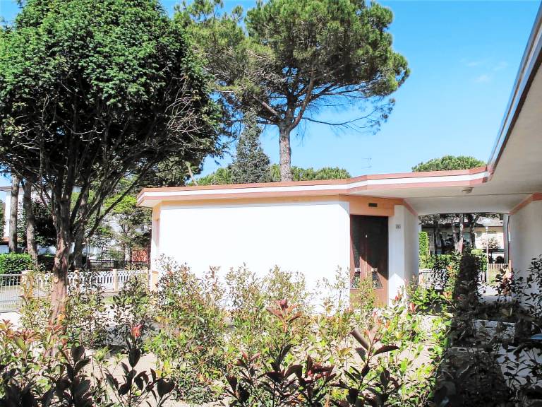 House with terrace & garden — photo 3
