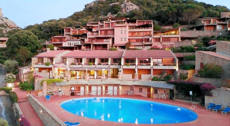 Rental apartment with pool | Close to the beach | Dogs allowed in Baja Sardinia