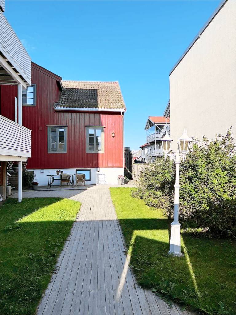 House with yard | Pets allowed — photo 5