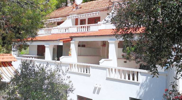 Apartments and rooms with parking space Jagodna, Hvar - 24399 in Jelsa