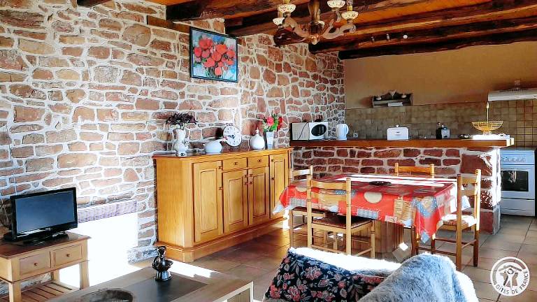 Gite with BBQ, terrace & yard — photo 5